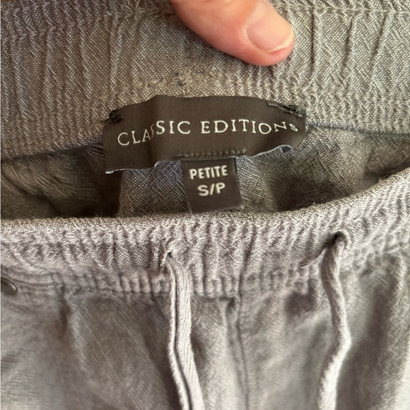 Women Capris - Picture 2 of 2